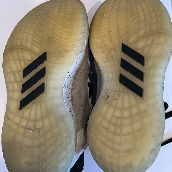 Adidas Youth Basketball Shoes Size 1 - Picture 2 of 8